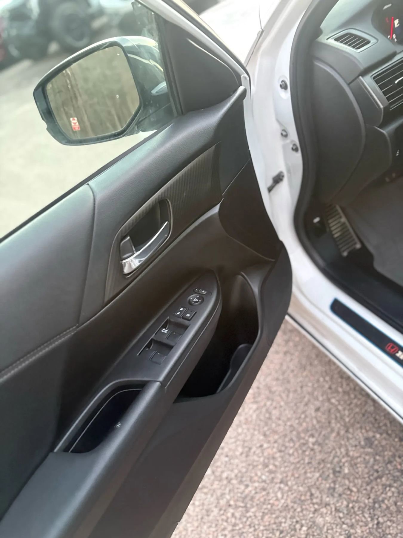 Used 2017 Honda Accord Sport image 29