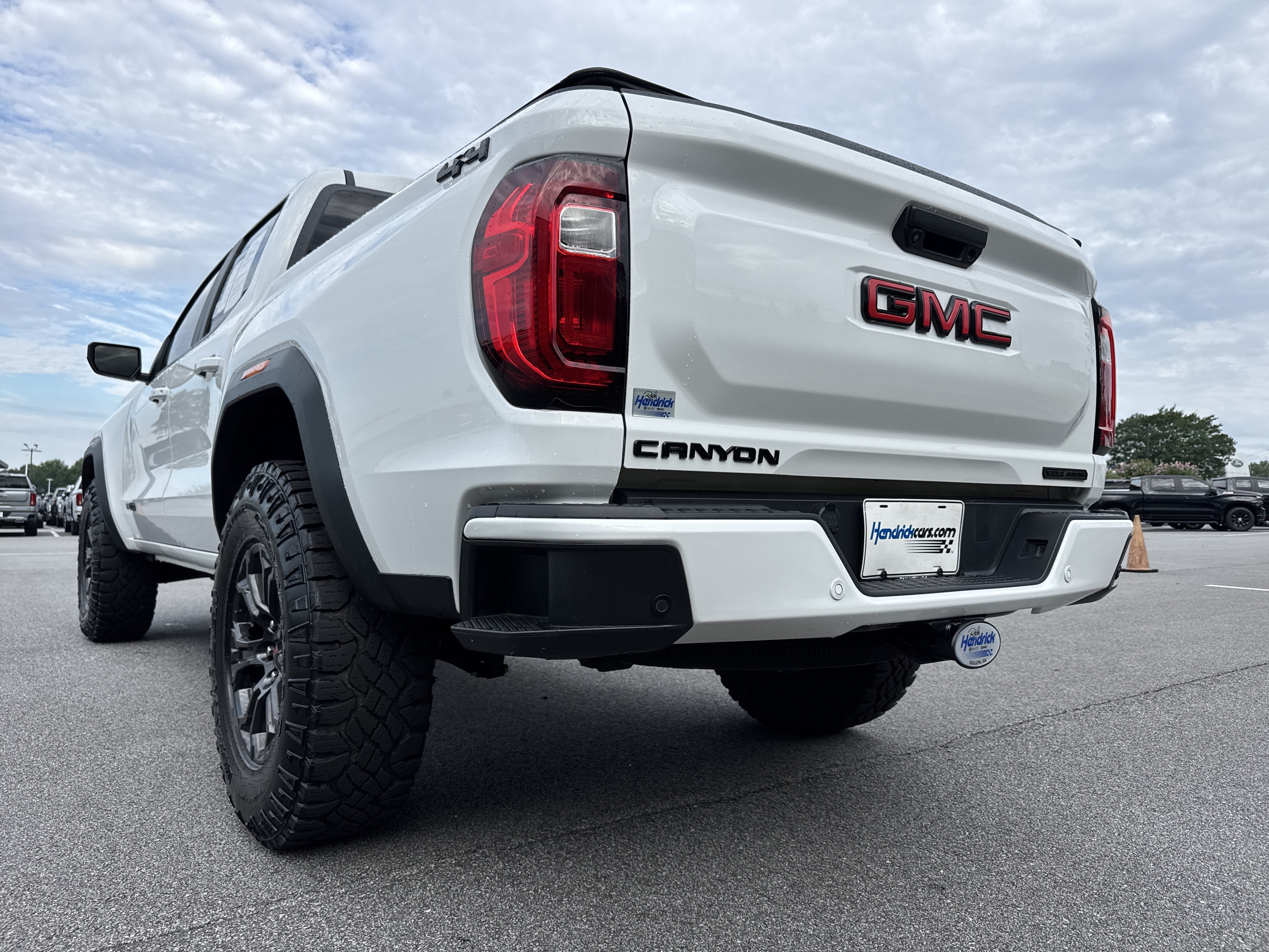 Used 2024 GMC Canyon Elevation w/ Elevation Premium Package AWD/4WD image 8