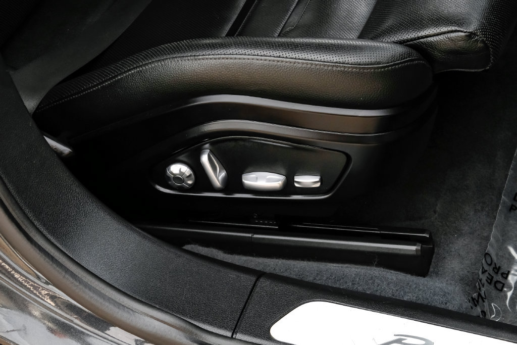 Used 2018 Porsche Panamera 4 AWD/4WD image 44