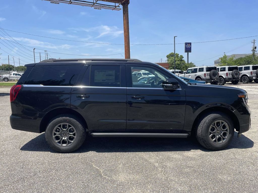 New 2026 Ford Expedition Active RWD video 2
