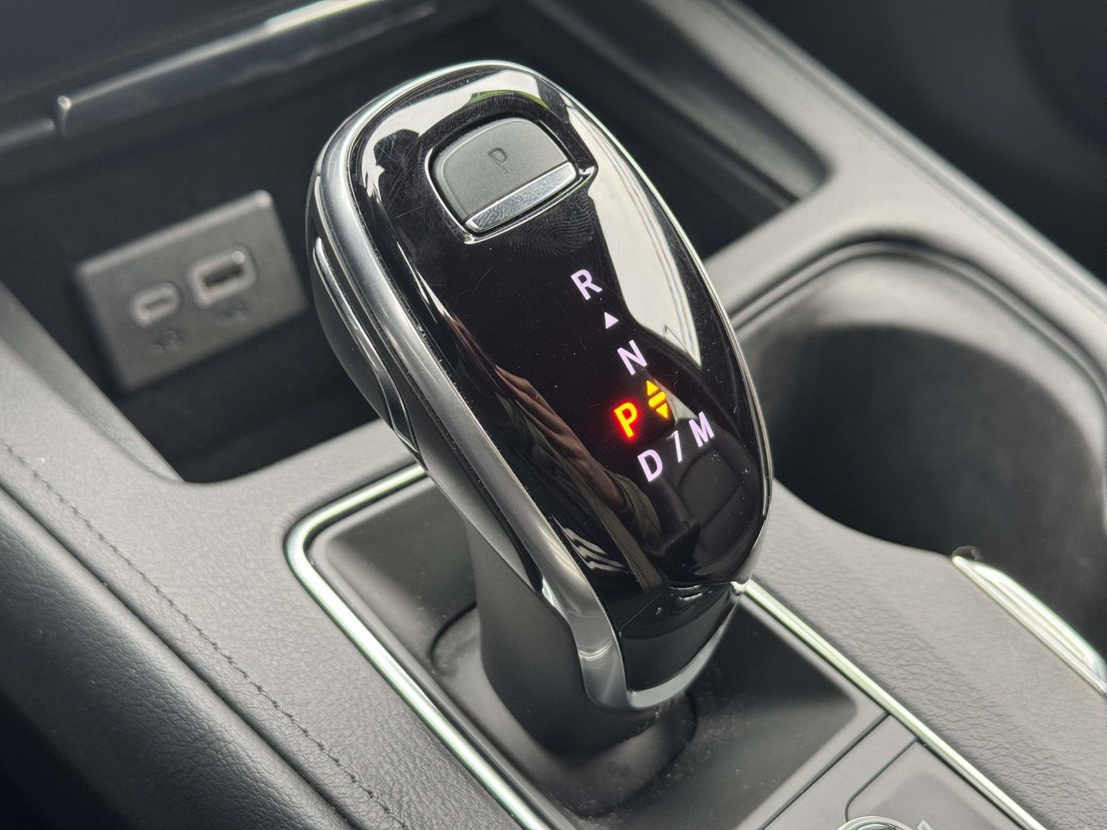 Used 2025 Cadillac XT4 Premium Luxury image 13