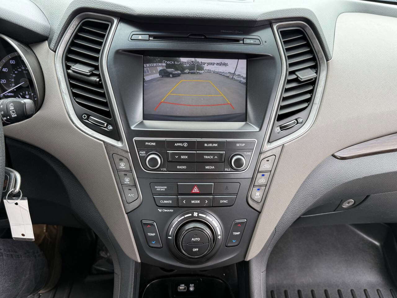 Used 2017 Hyundai Santa Fe SE AWD/4WD image 12