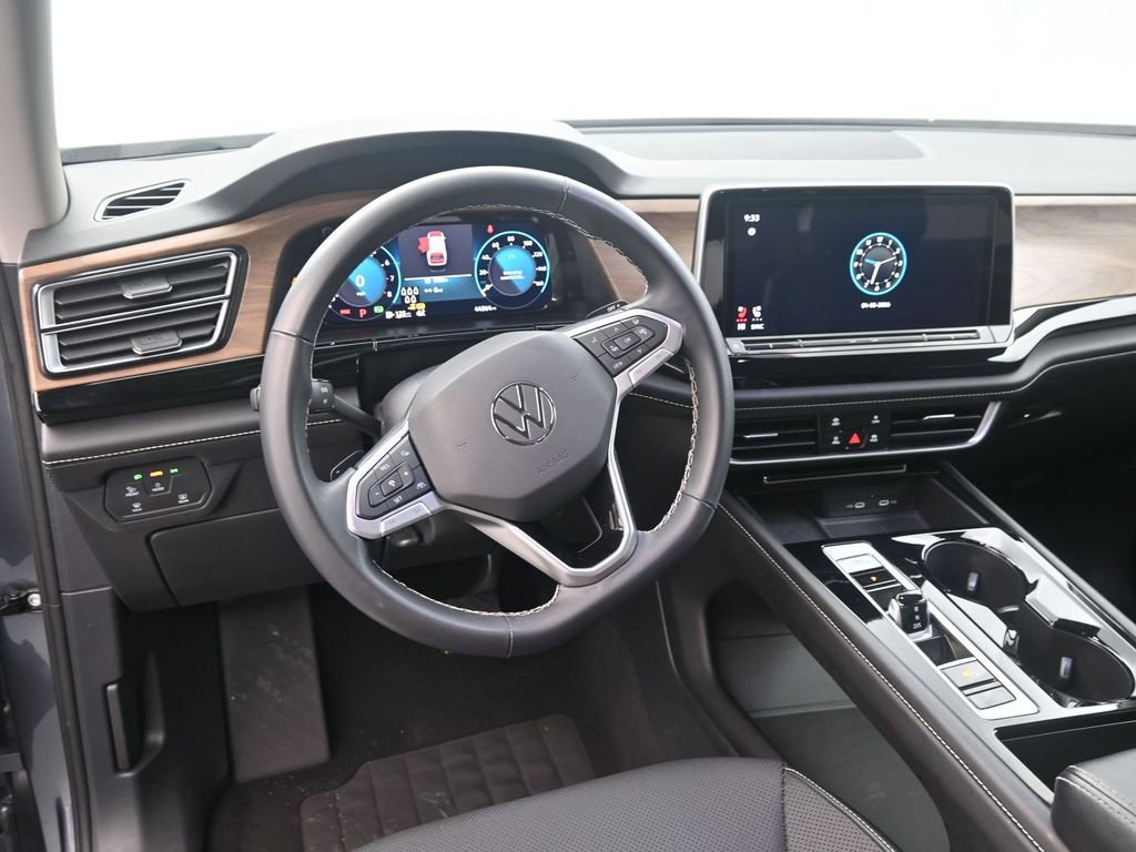 Used 2024 Volkswagen Atlas SE image 17