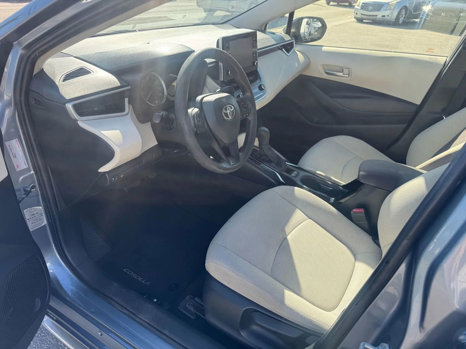 Used 2020 Toyota Corolla LE image 10