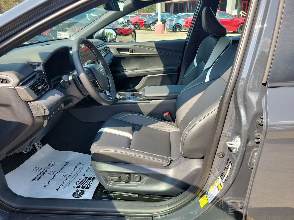 Used 2026 Toyota Camry SE w/ Multimedia Upgrade Package FWD image 16