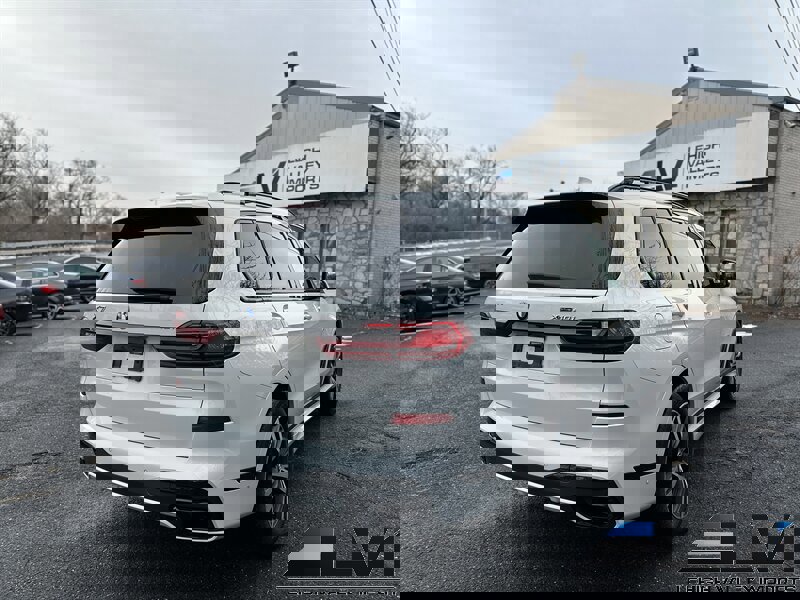 Used 2020 BMW X7 xDrive40i w/ M Sport Package image 9