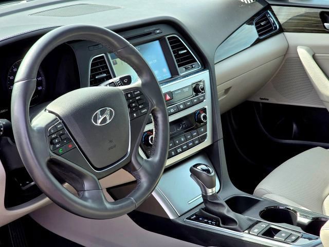 Used 2016 Hyundai Sonata Limited w/ Option Group 02 image 11
