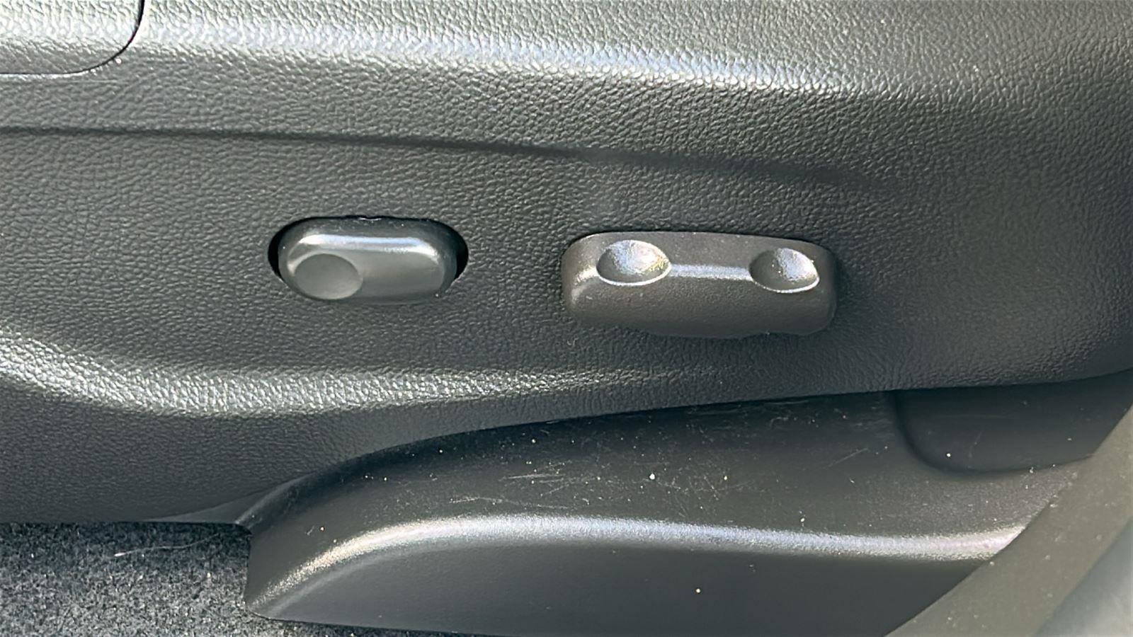 Used 2022 Buick Encore Preferred w/ Safety Package image 28