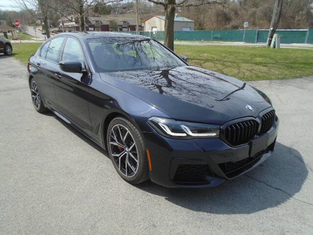 Used 2021 BMW 530i xDrive w/ M Sport Package image 3