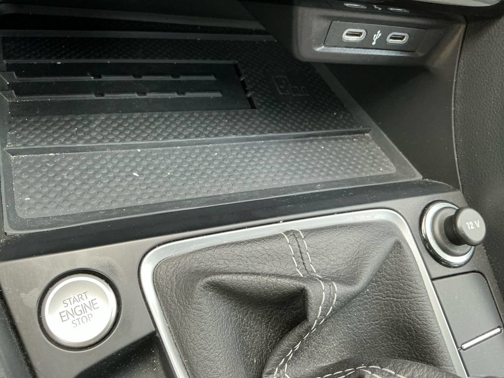 Used 2025 Volkswagen Jetta SE FWD image 27