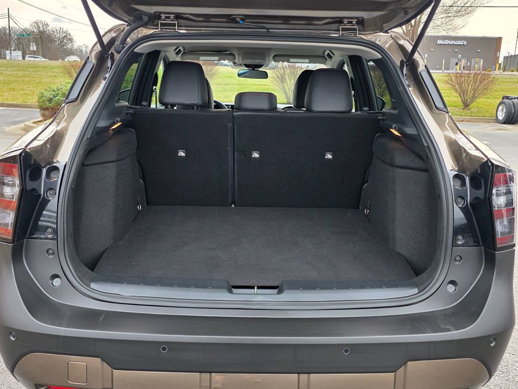 Used 2025 Nissan Kicks SR image 32