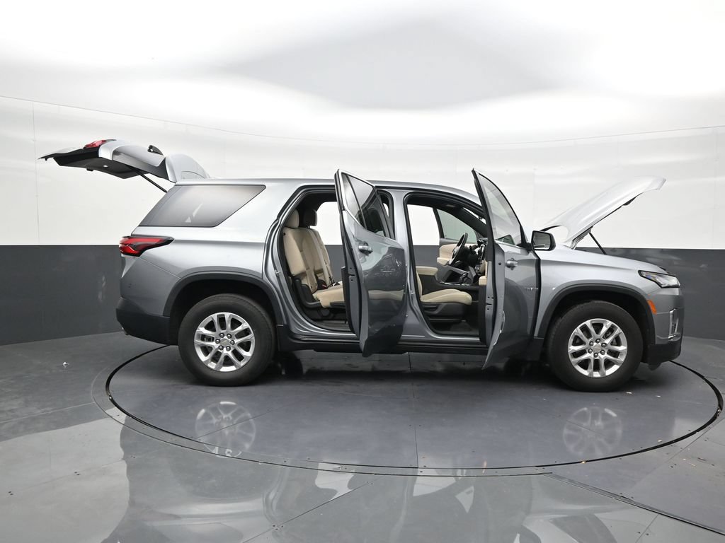 Used 2023 Chevrolet Traverse LS FWD image 29
