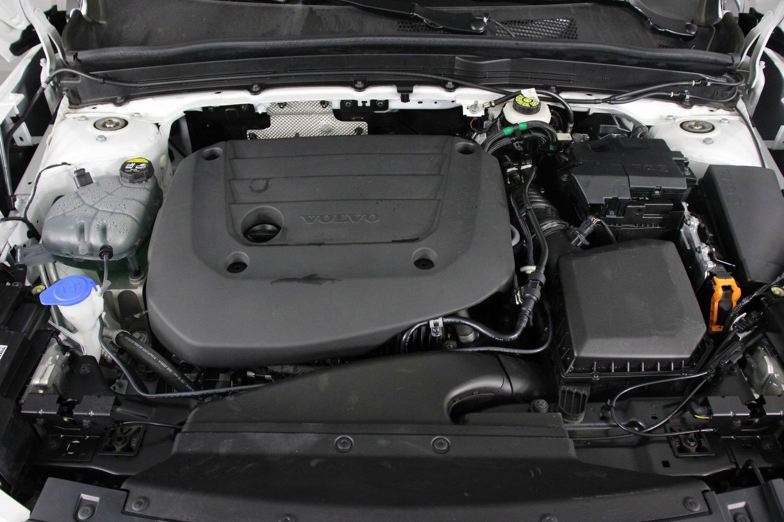 Certified 2025 Volvo XC40 B5 Plus image 24