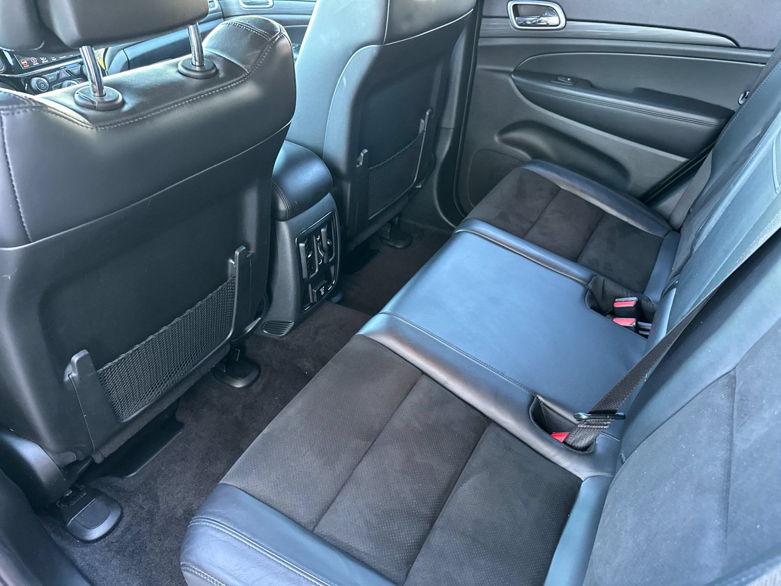 Used 2019 Jeep Grand Cherokee Altitude AWD/4WD image 12
