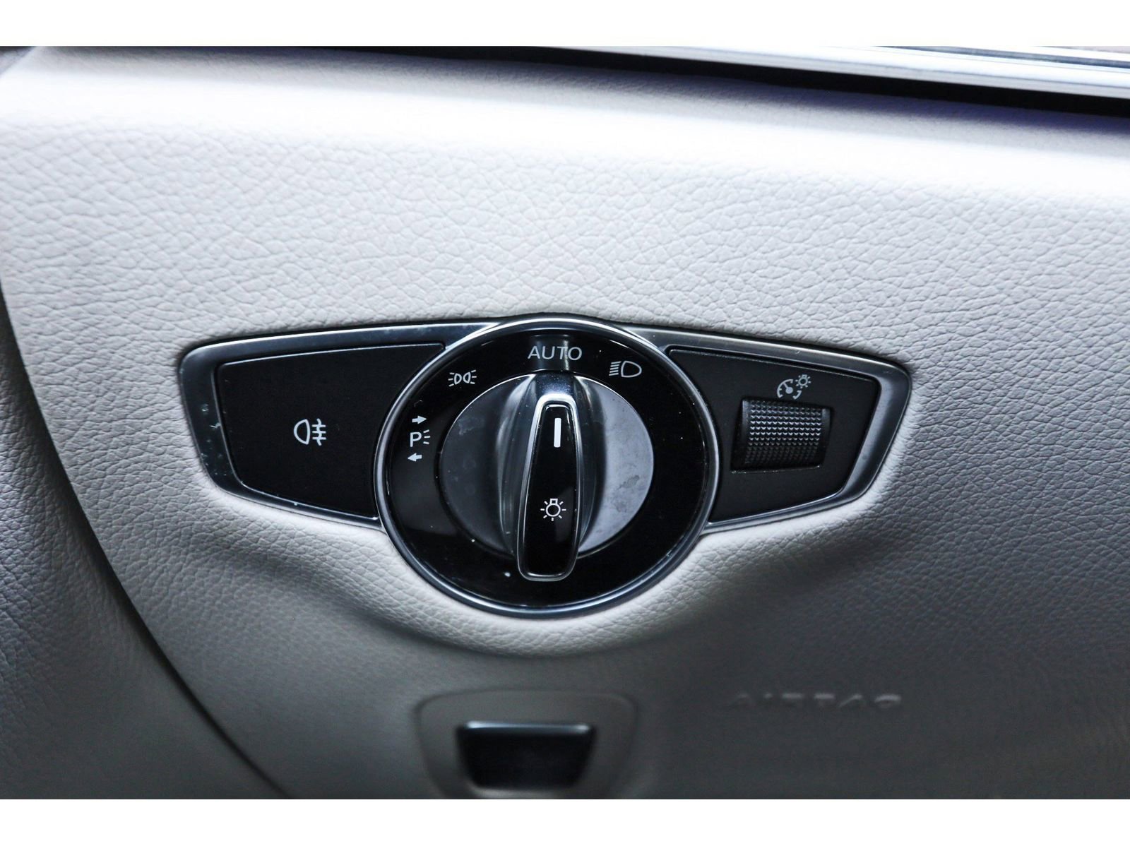 Used 2017 Mercedes-Benz E 400 4MATIC Wagon image 23