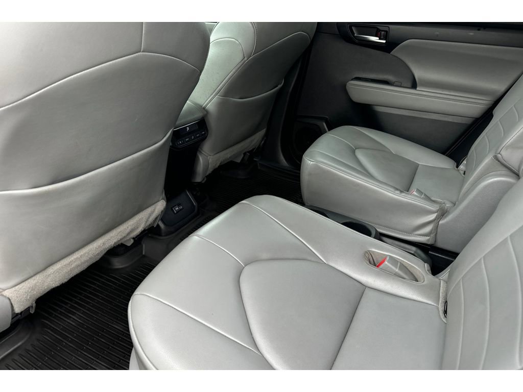 Certified 2022 Toyota Highlander XLE image 13