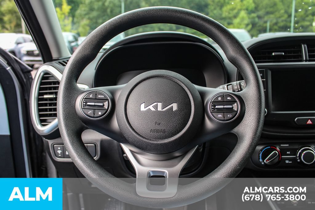 Used 2025 Kia Soul LX w/ LX Technology Package FWD image 24