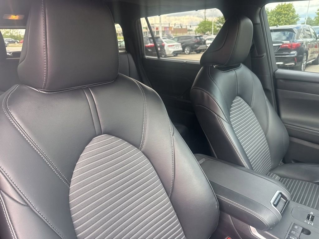 Used 2023 Toyota Highlander XSE FWD image 19