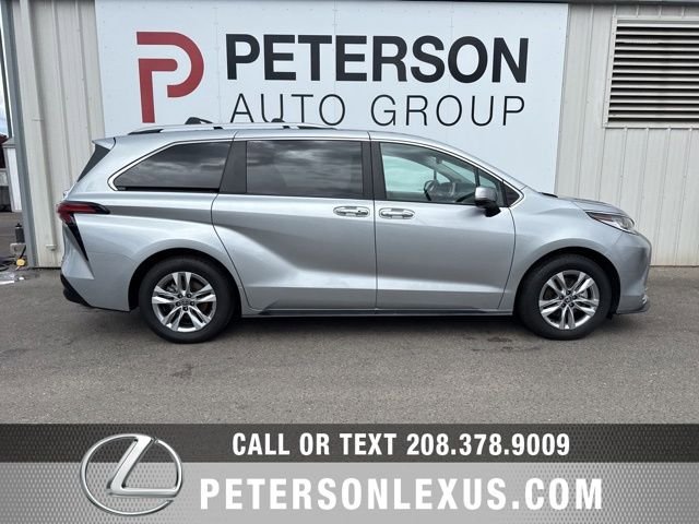 Used 2022 Toyota Sienna Limited AWD/4WD image 3