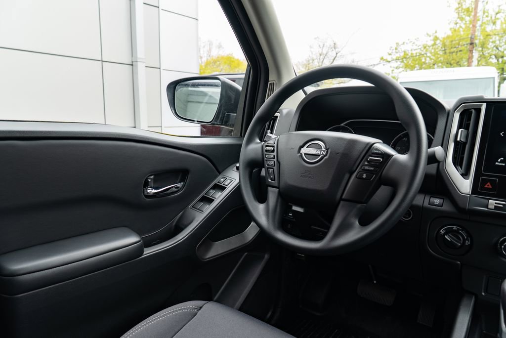 Used 2025 Nissan Frontier SV AWD/4WD image 11