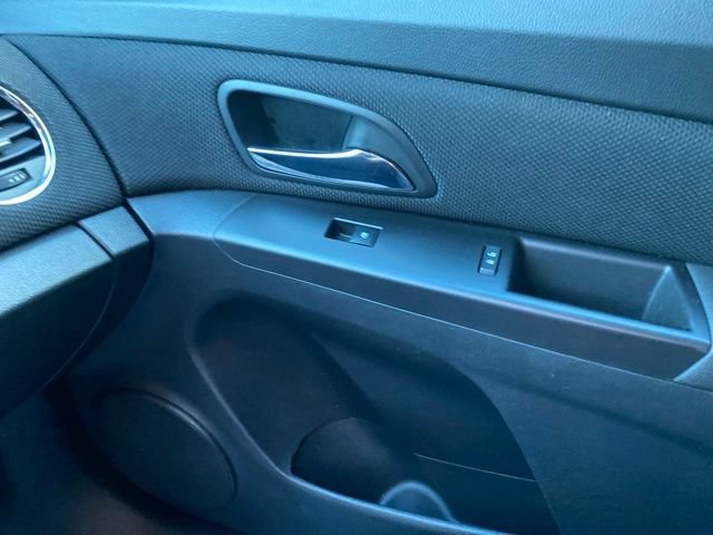 Used 2015 Chevrolet Cruze LT w/ Technology Package FWD image 17