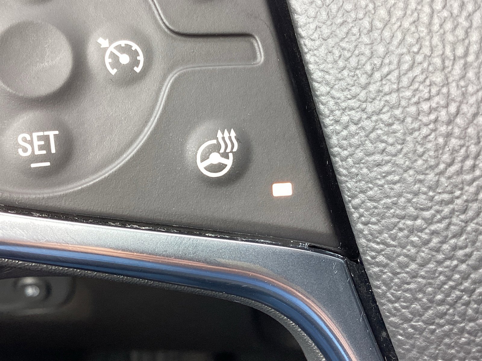 Used 2020 Chevrolet Traverse Premier FWD image 32