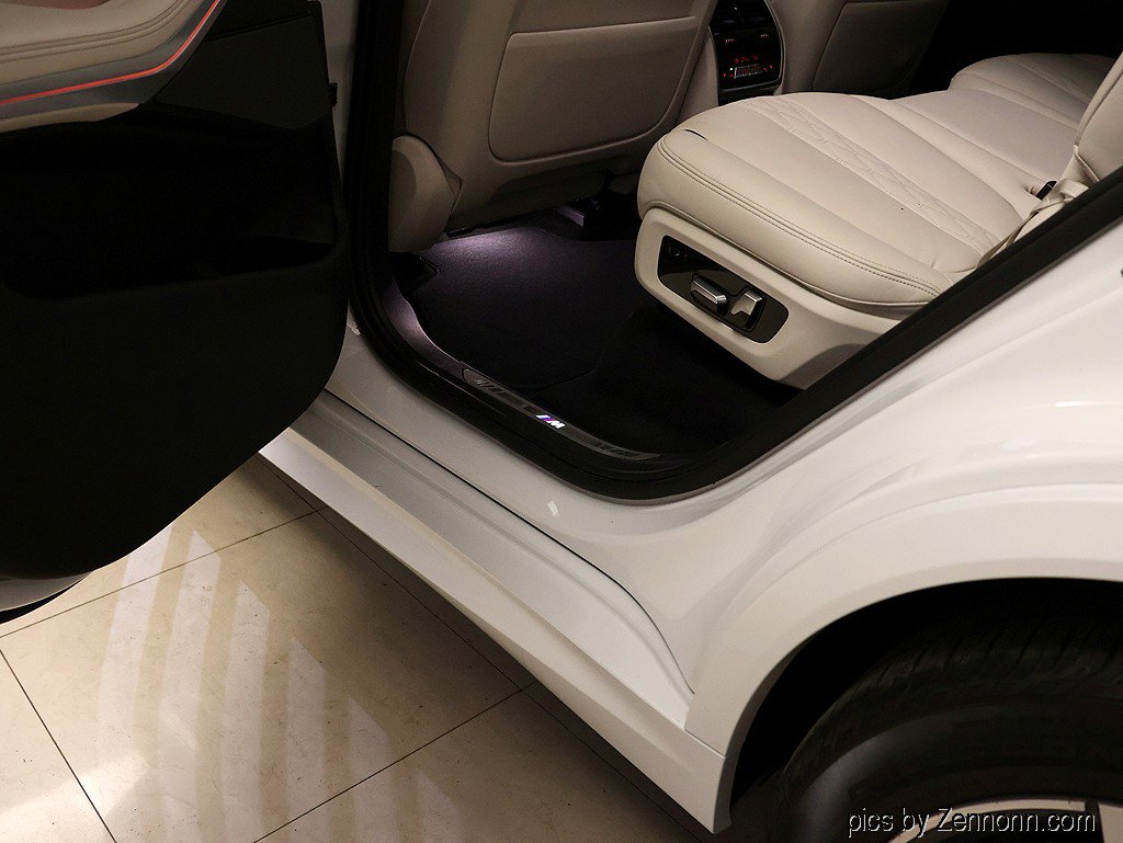 Certified 2024 BMW X7 xDrive40i w/ M Sport Package image 31