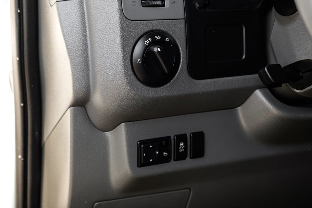 Used 2019 Nissan NV 2500 S image 20