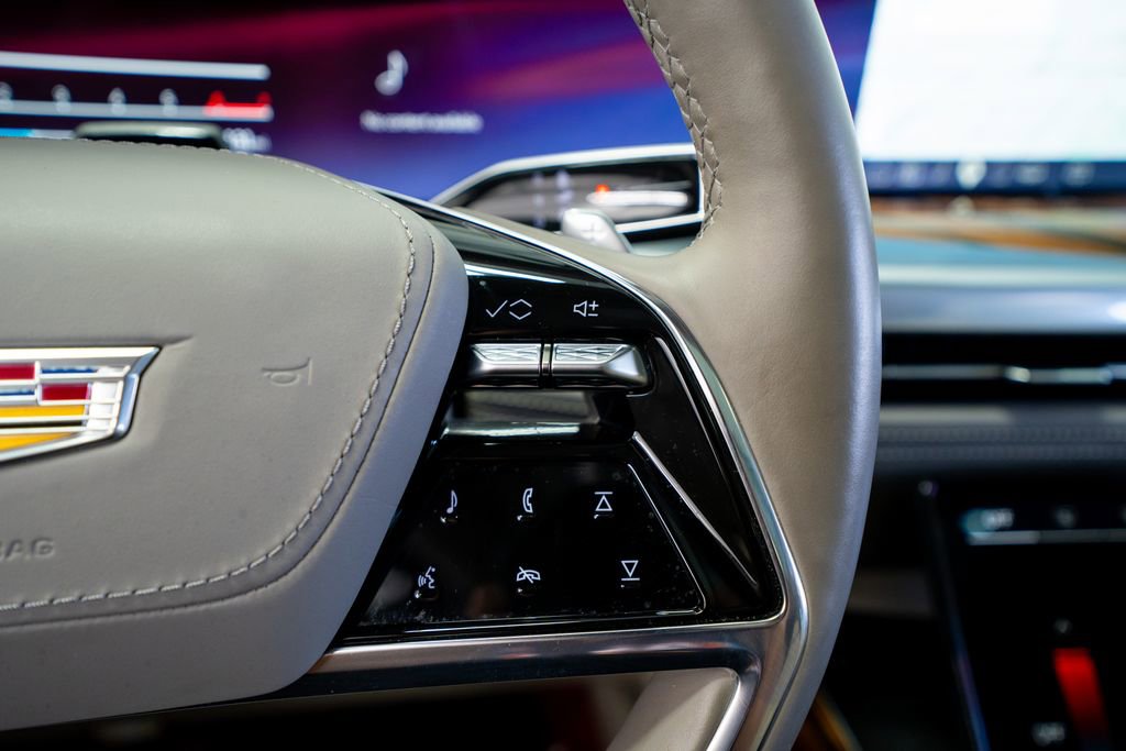 Used 2025 Cadillac Escalade ESV Sport Platinum w/ LPO, ONYX Package RWD image 34