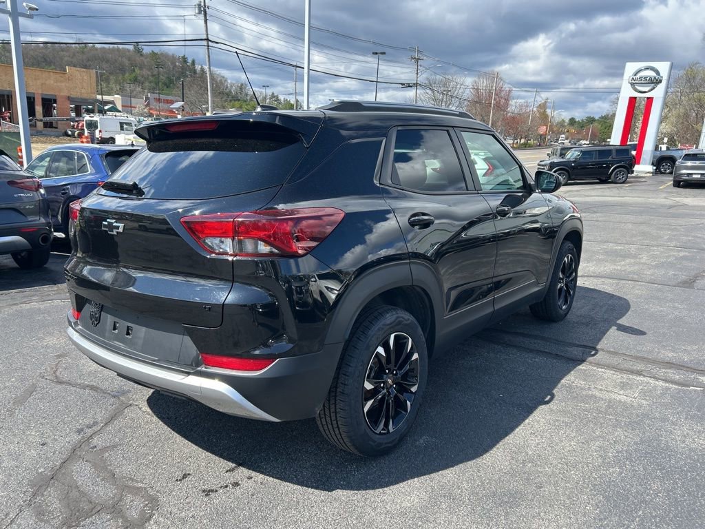 Used 2022 Chevrolet TrailBlazer LT w/ LPO, Blackout Package AWD/4WD image 7