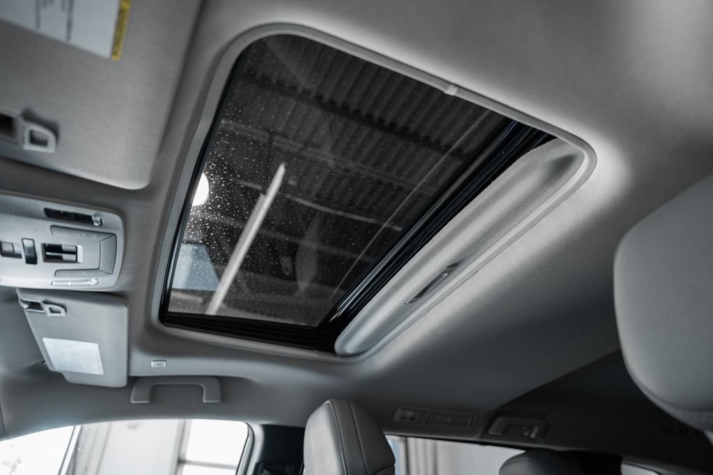 Used 2025 Toyota Sienna XLE FWD image 43