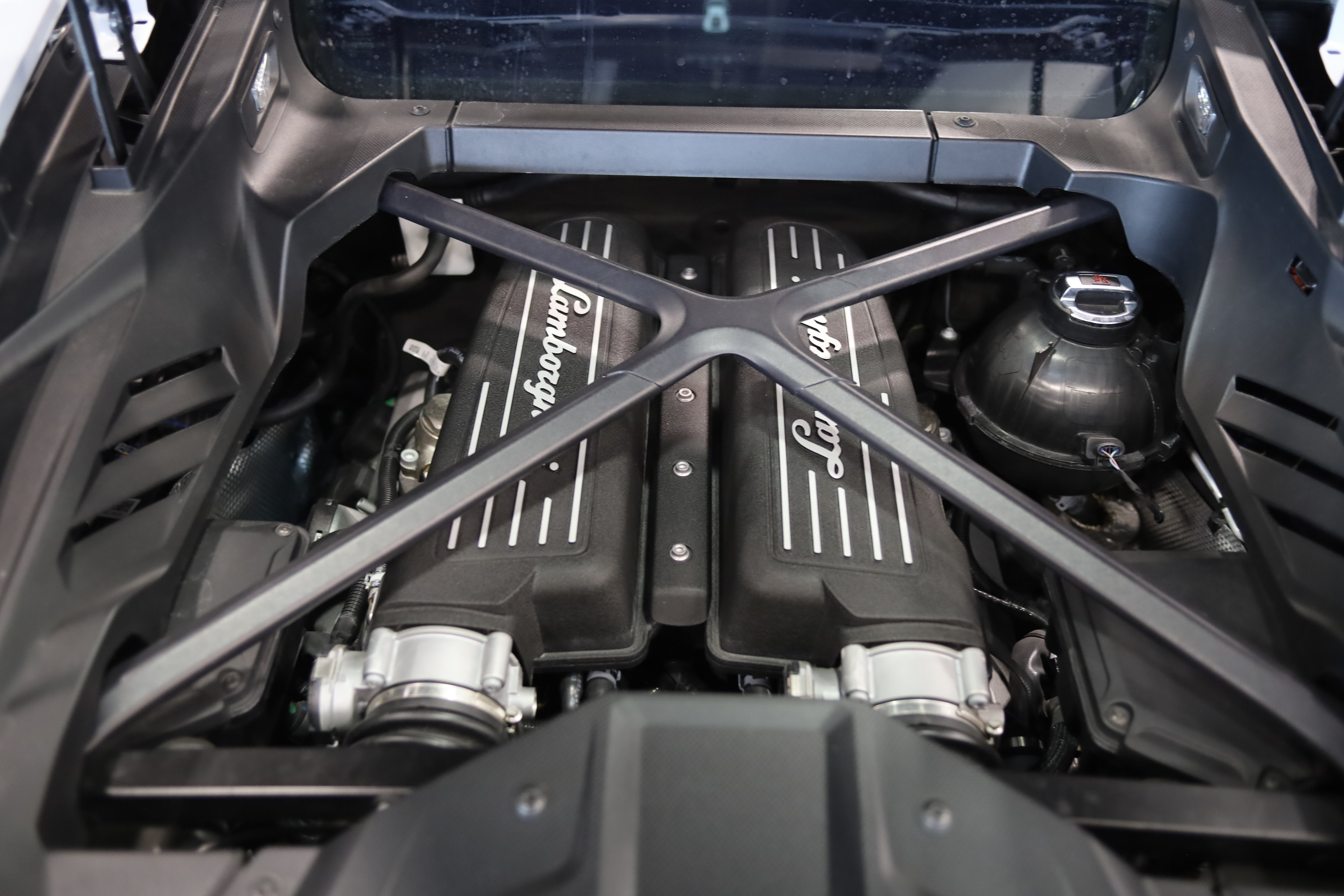 Used 2021 Lamborghini Huracan EVO AWD/4WD image 36