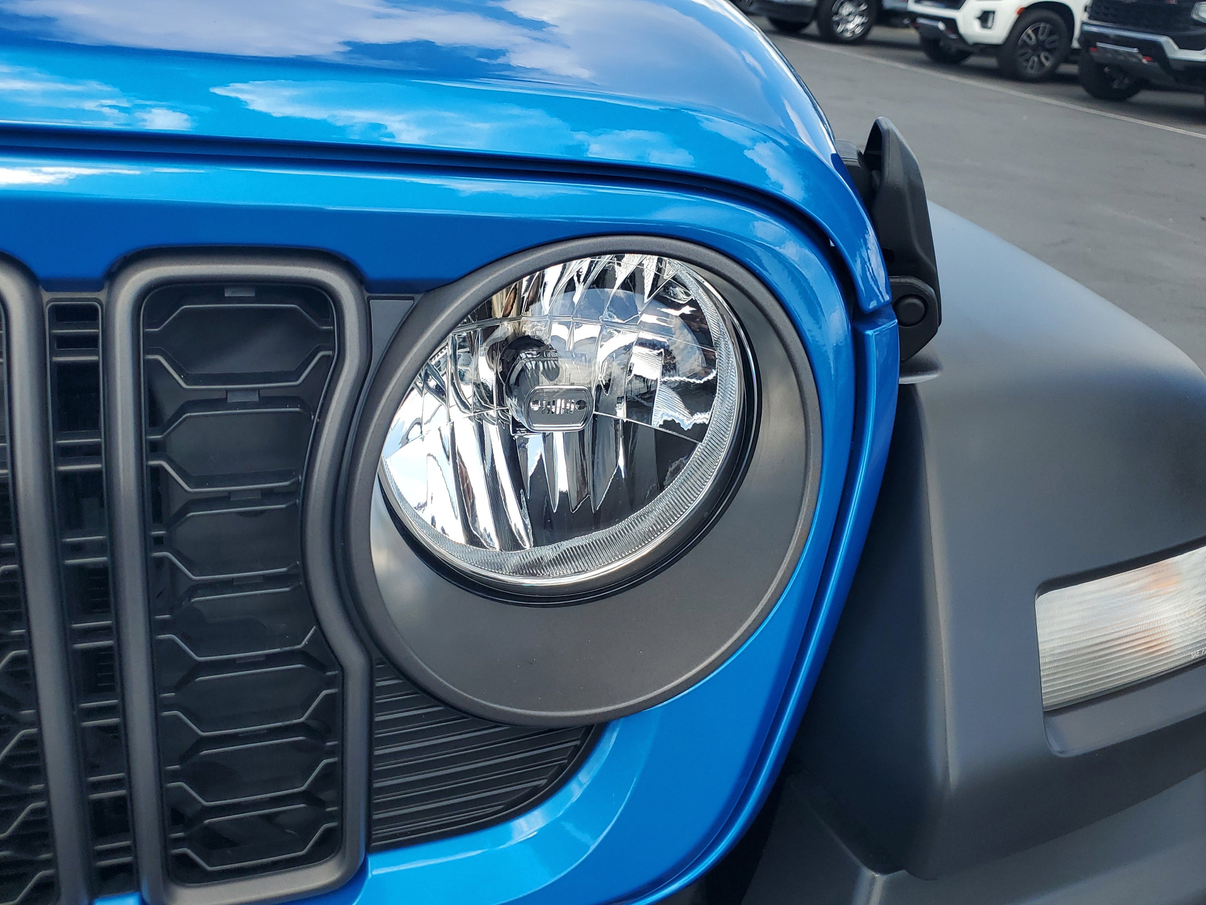 Used 2024 Jeep Wrangler Sport S image 3