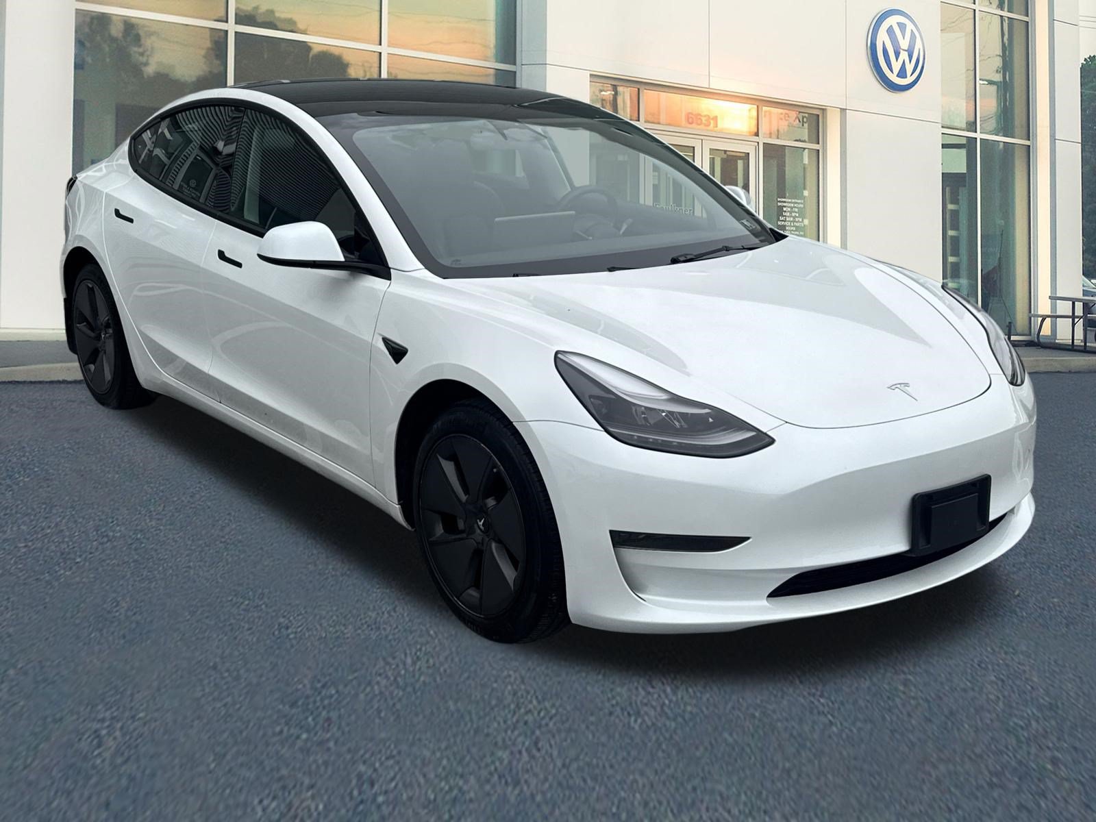 Used 2023 Tesla Model 3 Standard Range RWD image 2