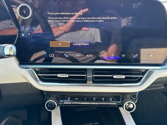 New 2025 Chevrolet Equinox EV LT image 18