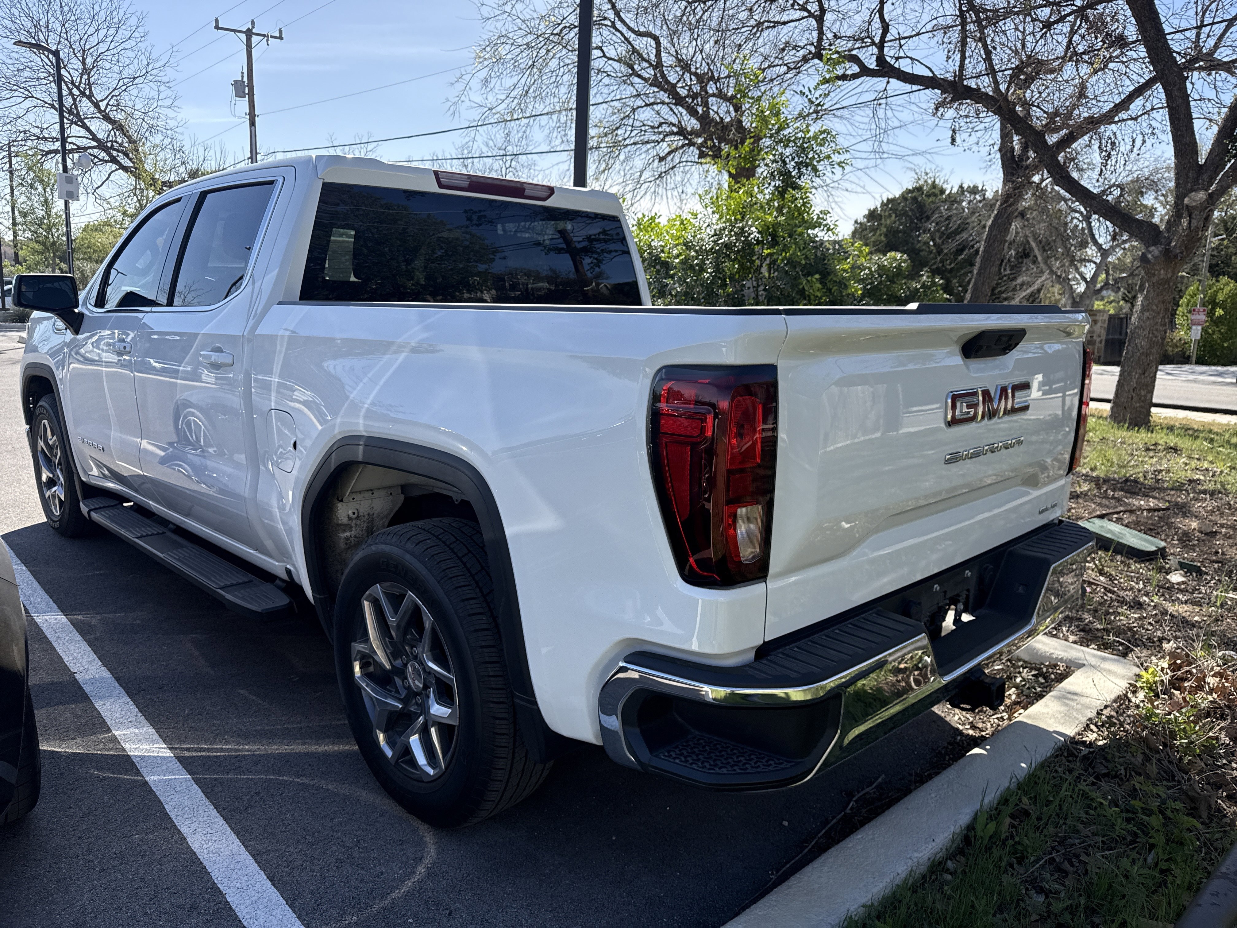 Used 2026 GMC Sierra 1500 SLE image 3