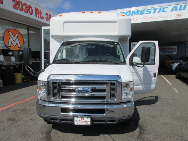 Used 2013 Ford E-450 and Econoline 450 Super Duty w/ Shuttle Bus Prep Pkg RWD image 6