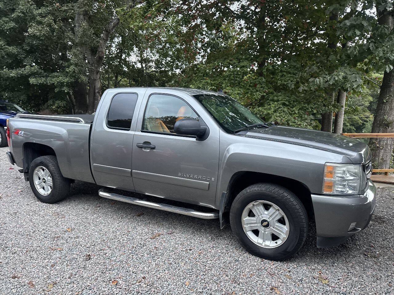 Used 2007 Chevrolet Silverado 1500 LT w/ 1LT Convenience Package AWD/4WD image 4