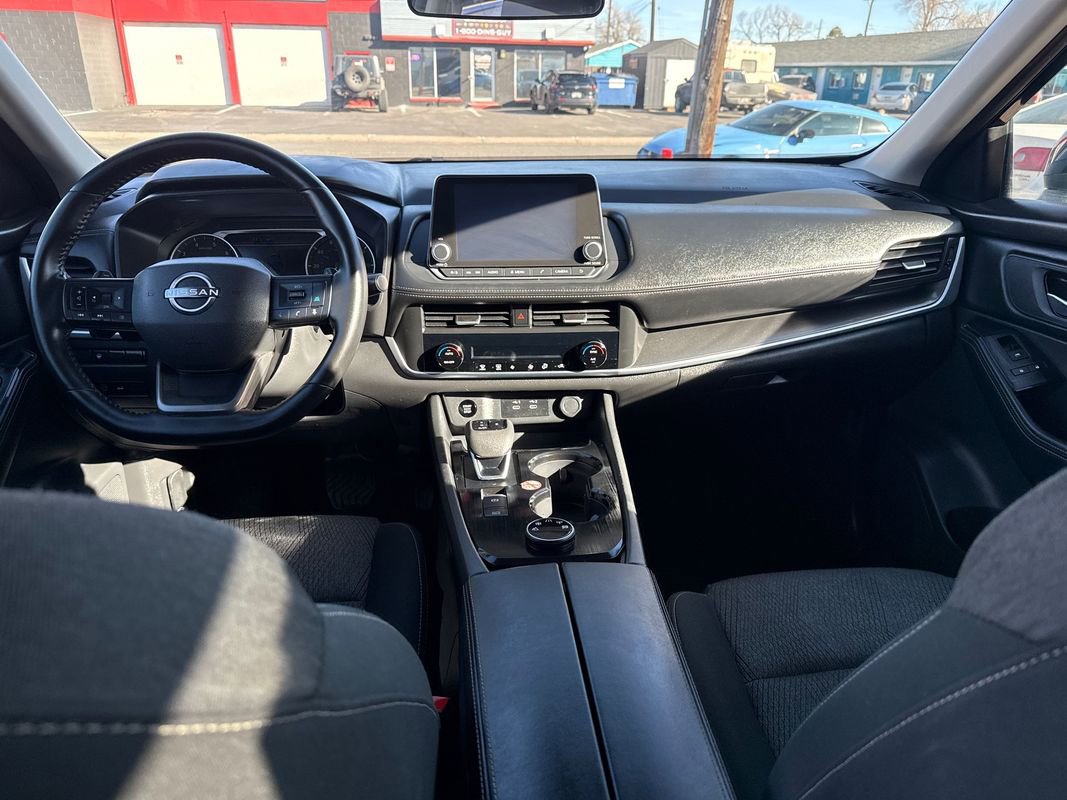 Used 2025 Nissan Rogue SV image 18