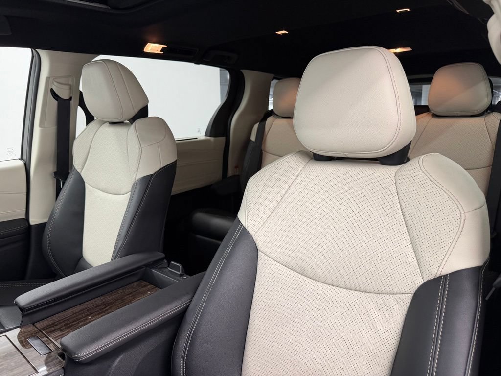 Used 2026 Toyota Sienna Limited FWD image 25
