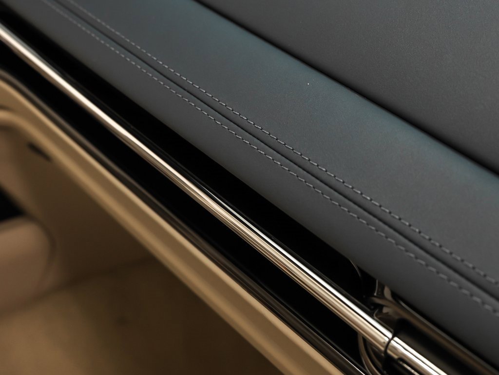 Used 2024 Aston Martin DB12 Convertible image 26