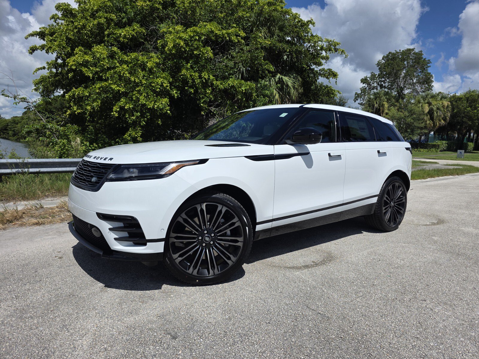 New 2026 Land Rover Range Rover Velar Belgravia AWD/4WD image 1