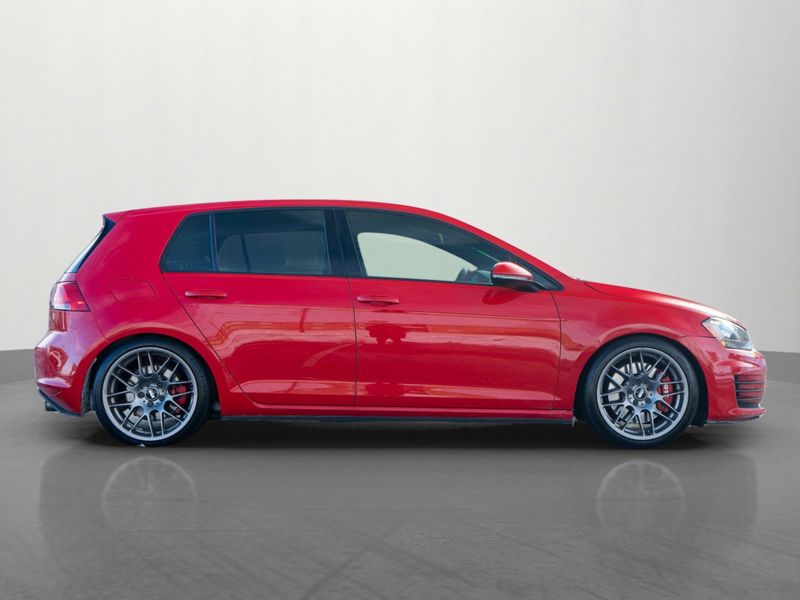 Used 2017 Volkswagen GTI SE image 8