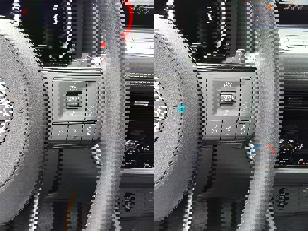 Used 2024 Nissan Rogue SL image 21