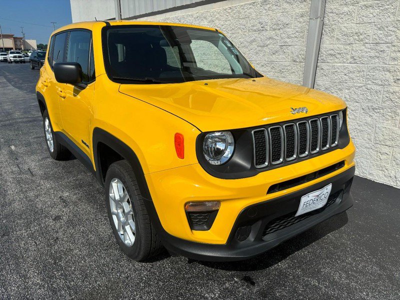Used 2023 Jeep Renegade Latitude AWD/4WD image 2
