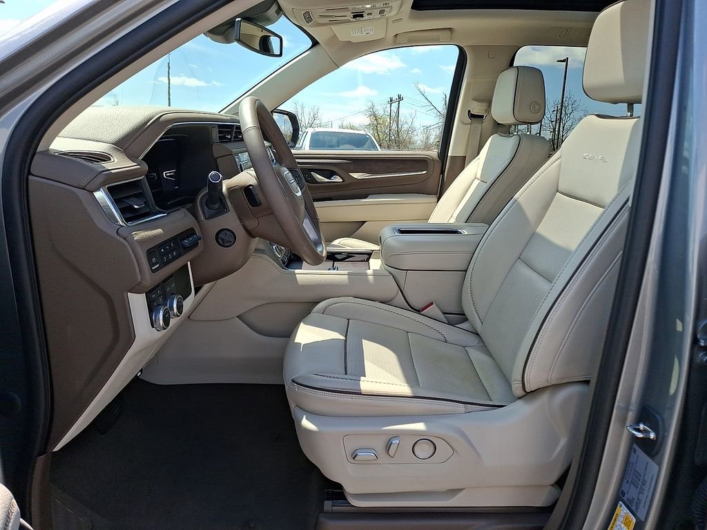 Used 2023 GMC Yukon XL Denali AWD/4WD image 15