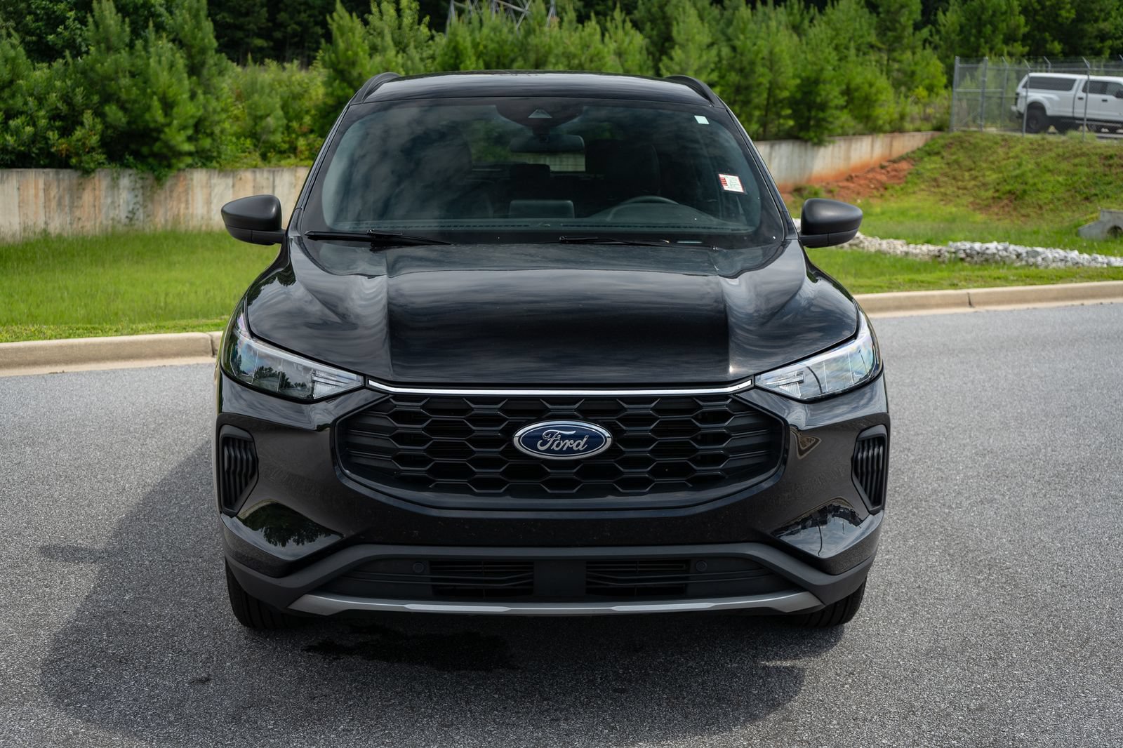 Used 2025 Ford Escape ST-Line AWD/4WD image 2