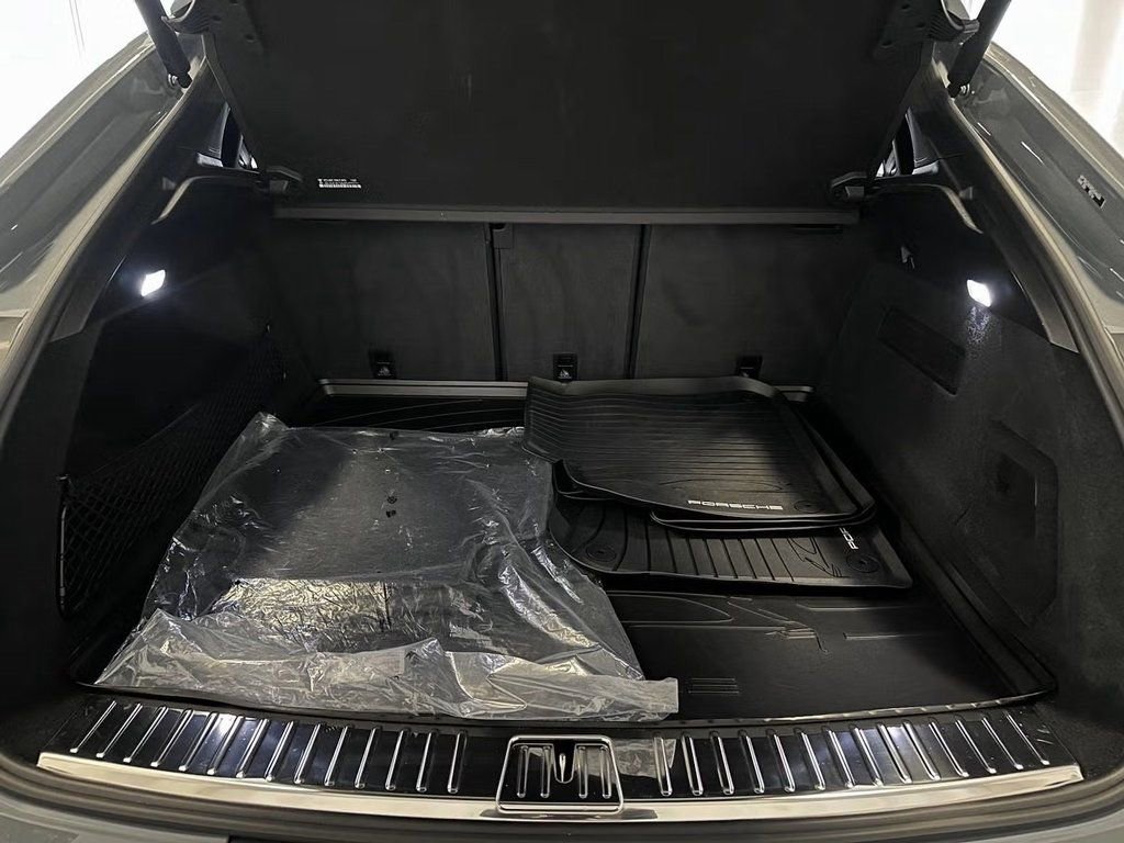 Used 2024 Porsche Cayenne Coupe image 27