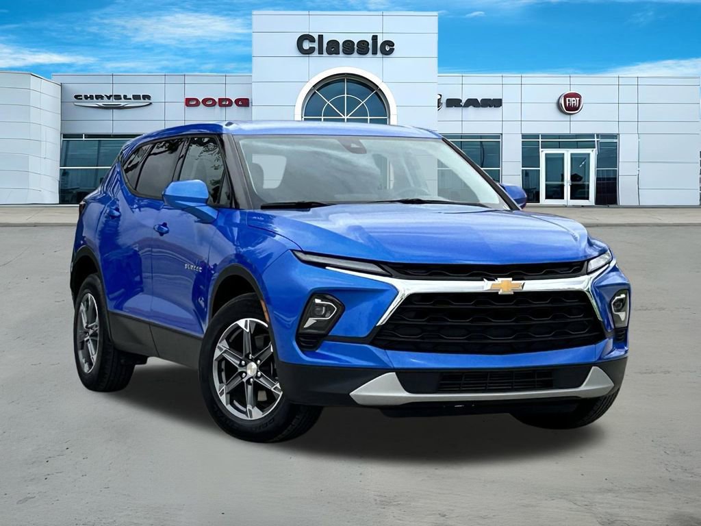 Used 2025 Chevrolet Blazer LT image 1
