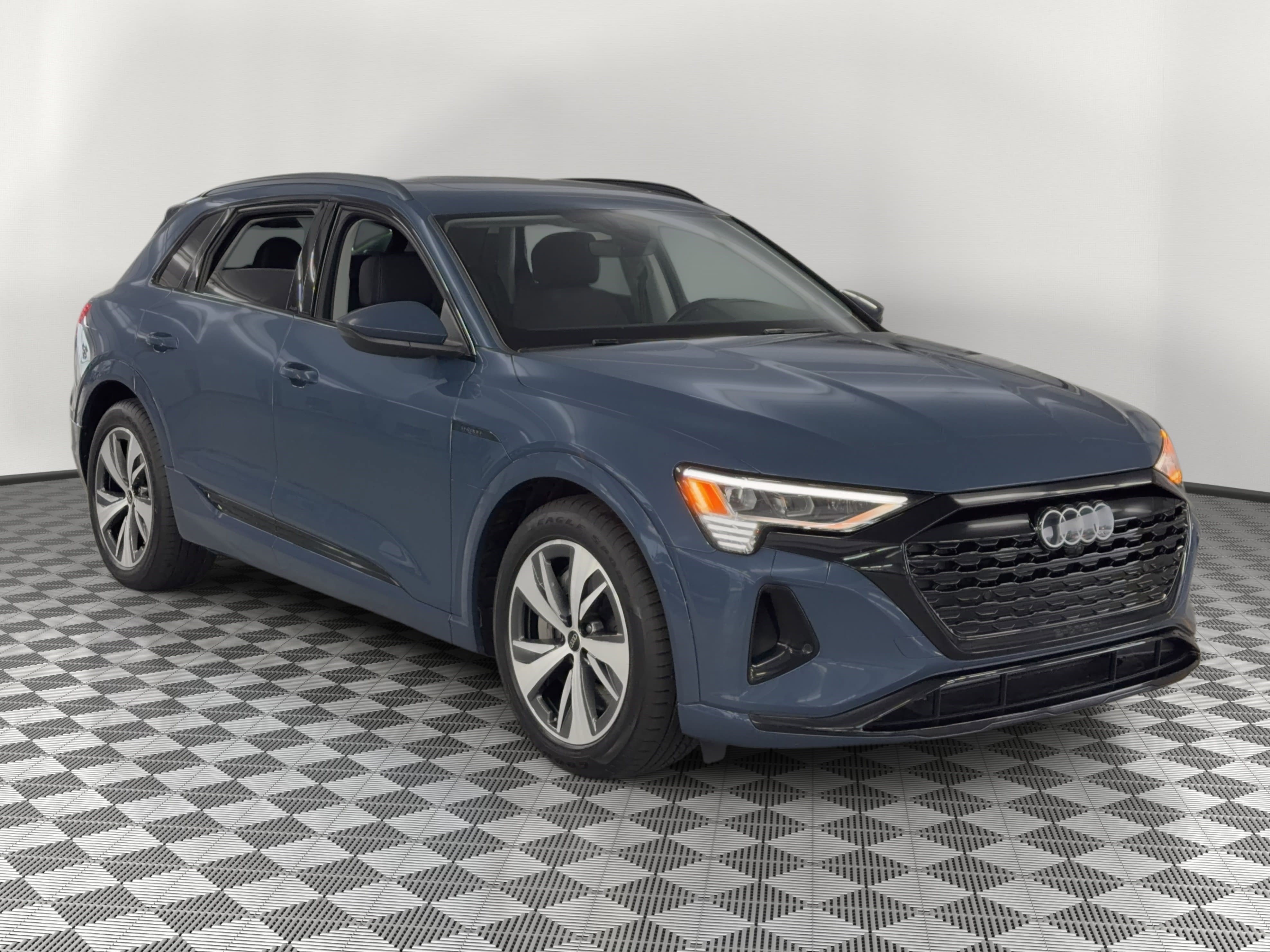 Used 2024 Audi Q8 e-tron Premium AWD/4WD image 7